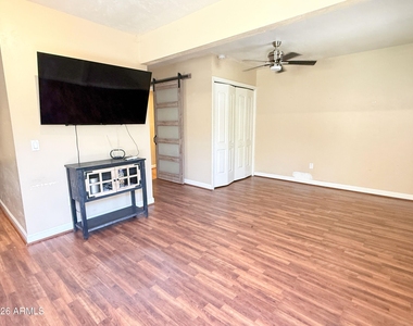 1326 W Palm Lane - Photo Thumbnail 22