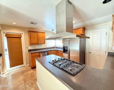 1326 W Palm Lane - Photo Thumbnail 7