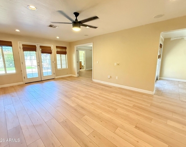1326 W Palm Lane - Photo Thumbnail 5