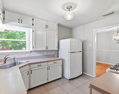 3412 Brady Avenue - Photo Thumbnail 9