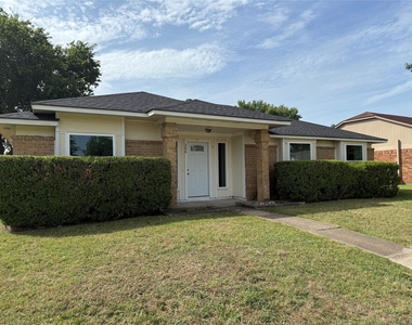 206 E Ridgegate Drive - Photo Thumbnail 1