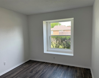 206 E Ridgegate Drive - Photo Thumbnail 17