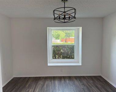 206 E Ridgegate Drive - Photo Thumbnail 8