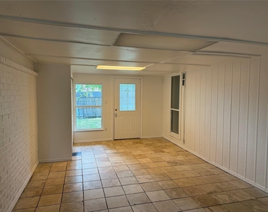 206 E Ridgegate Drive - Photo Thumbnail 12