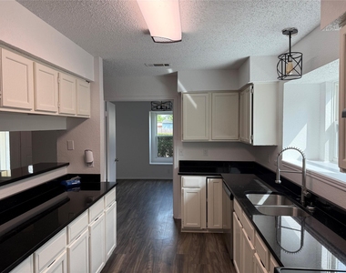 206 E Ridgegate Drive - Photo Thumbnail 11