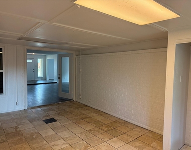 206 E Ridgegate Drive - Photo Thumbnail 13