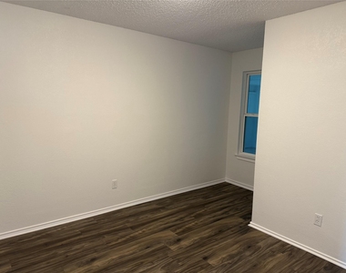 206 E Ridgegate Drive - Photo Thumbnail 21