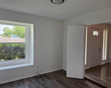 206 E Ridgegate Drive - Photo Thumbnail 16