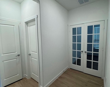 229 Invermore Drive - Photo Thumbnail 8