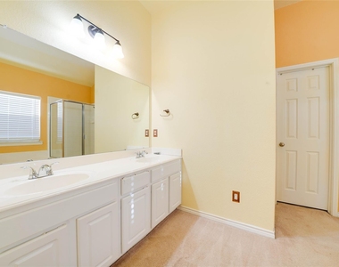 9724 Water Tree Drive - Photo Thumbnail 12