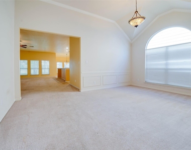 9724 Water Tree Drive - Photo Thumbnail 2