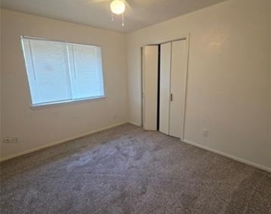 2604 Candleberry Drive - Photo Thumbnail 6