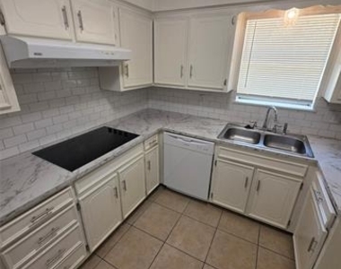 2604 Candleberry Drive - Photo Thumbnail 5