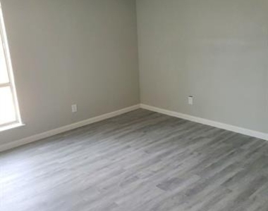 6756 Trail Lake Drive - Photo Thumbnail 7