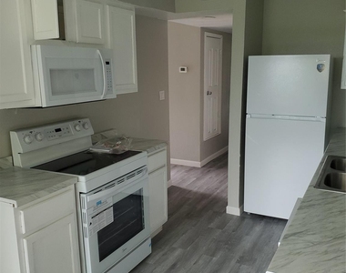 6756 Trail Lake Drive - Photo Thumbnail 12