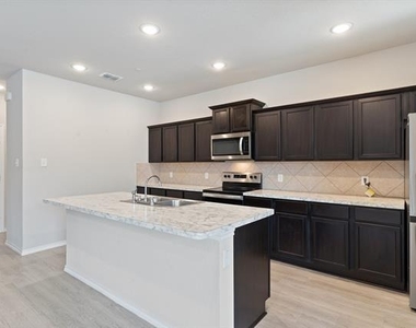 2833 Bellflower Drive - Photo Thumbnail 4