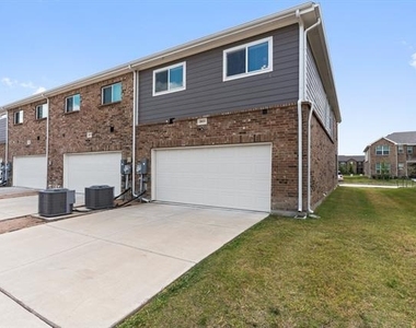 2833 Bellflower Drive - Photo Thumbnail 18