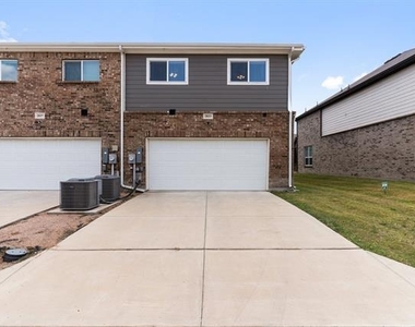 2833 Bellflower Drive - Photo Thumbnail 10