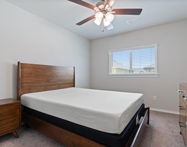 2833 Bellflower Drive - Photo Thumbnail 15