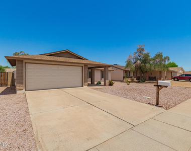 1512 W Mariposa Drive - Photo Thumbnail 18