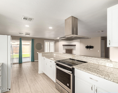 1512 W Mariposa Drive - Photo Thumbnail 8