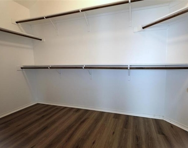 929 Hazels Way - Photo Thumbnail 6
