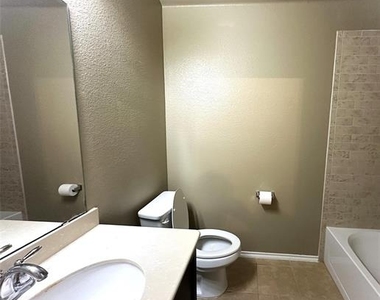 929 Hazels Way - Photo Thumbnail 11