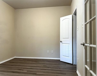 929 Hazels Way - Photo Thumbnail 10
