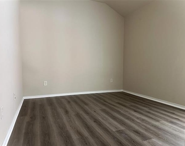929 Hazels Way - Photo Thumbnail 9