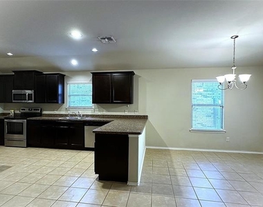 929 Hazels Way - Photo Thumbnail 2