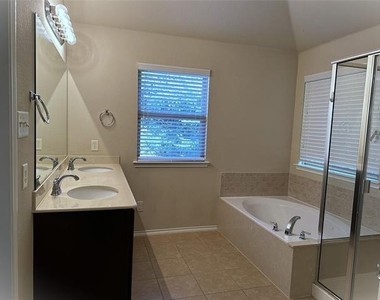 929 Hazels Way - Photo Thumbnail 5