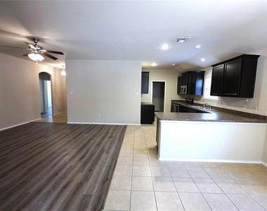 929 Hazels Way - Photo Thumbnail 1