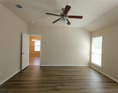 929 Hazels Way - Photo Thumbnail 4