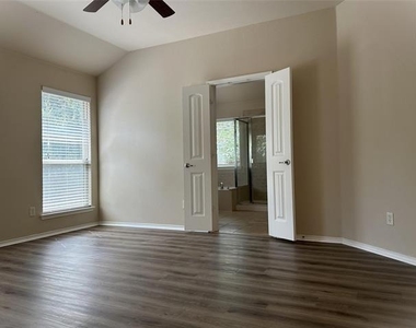929 Hazels Way - Photo Thumbnail 3