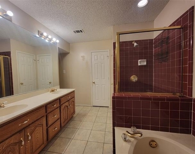 912 Haverstraw Place - Photo Thumbnail 4