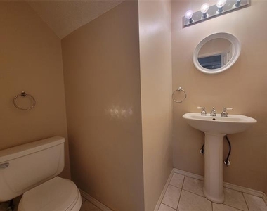 912 Haverstraw Place - Photo Thumbnail 6