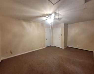 912 Haverstraw Place - Photo Thumbnail 8