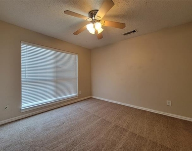 912 Haverstraw Place - Photo Thumbnail 10