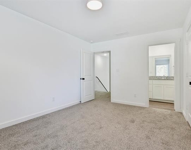 103 E Bond Street - Photo Thumbnail 14