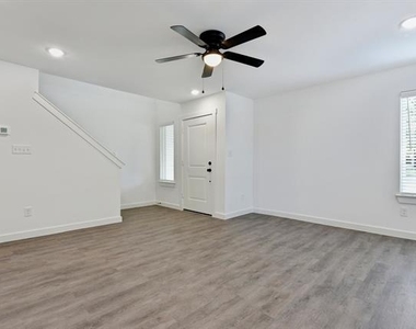 103 E Bond Street - Photo Thumbnail 5