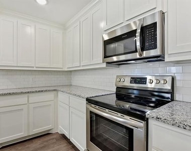 103 E Bond Street - Photo Thumbnail 8