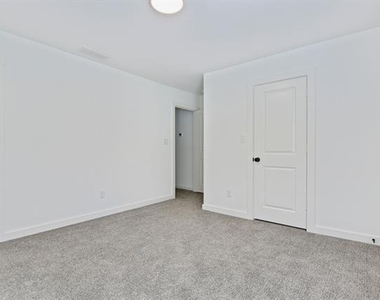 103 E Bond Street - Photo Thumbnail 18