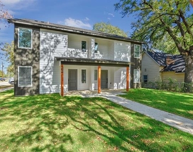 103 E Bond Street - Photo Thumbnail 2
