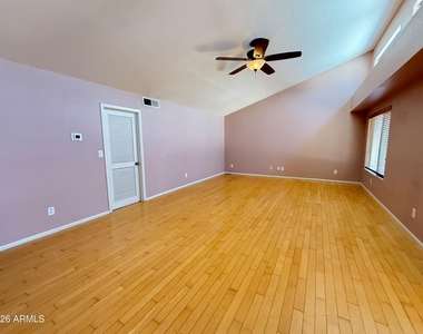 2102 W Knox Road - Photo Thumbnail 9