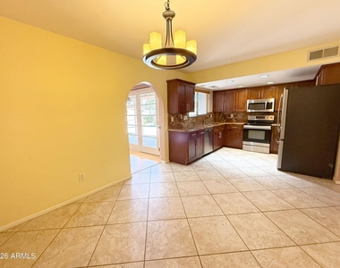 2102 W Knox Road - Photo Thumbnail 8