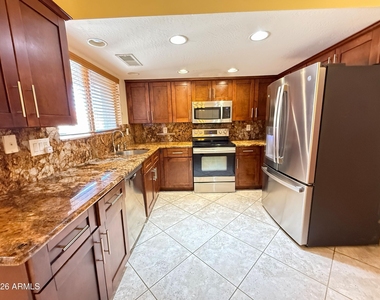 2102 W Knox Road - Photo Thumbnail 5