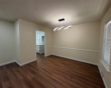 615 Oak Forest Drive - Photo Thumbnail 4