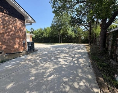 615 Oak Forest Drive - Photo Thumbnail 28