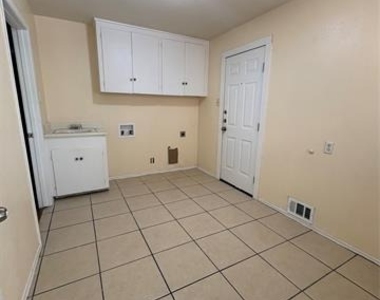 615 Oak Forest Drive - Photo Thumbnail 26