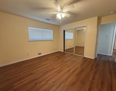 615 Oak Forest Drive - Photo Thumbnail 20